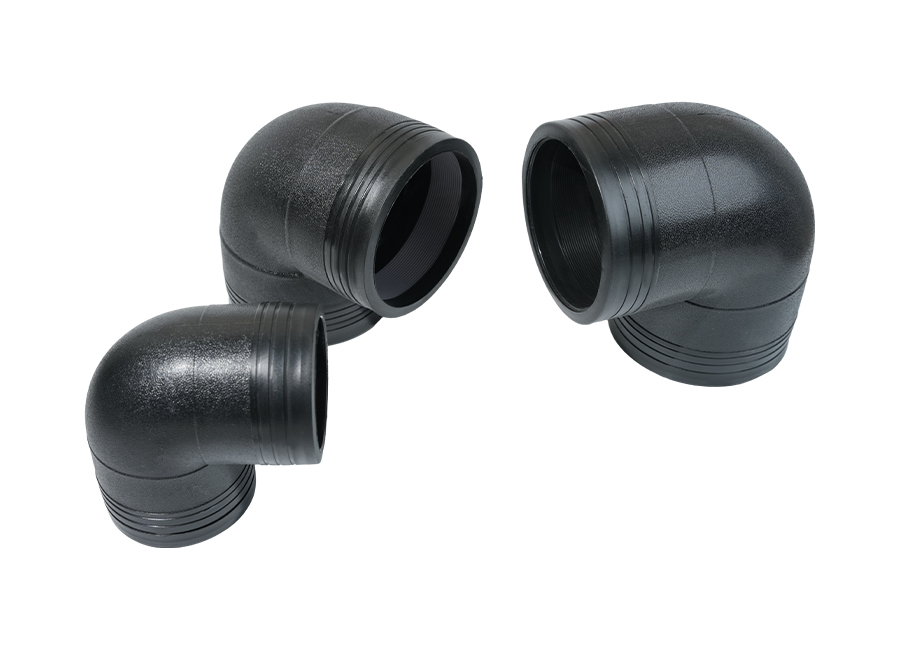 Welk effect heeft het gebruik van meerdere 90 graden bochten in een leidingsysteem op het drukverlies van het systeem? Hoe kan ik het leidingontwerp optimaliseren?